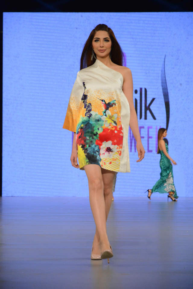 Deepak Perwani Dresses at PSFW 2016